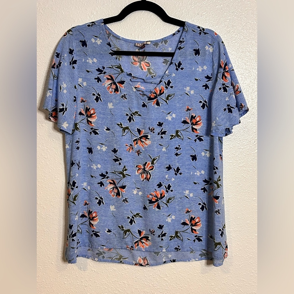 SO Light Blue Floral Print Short Sleeve Top Size Large